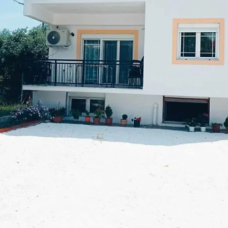 Apartment Lectras House *